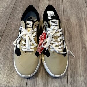 VANS NWT Shoes Women 10.5/Kids 9